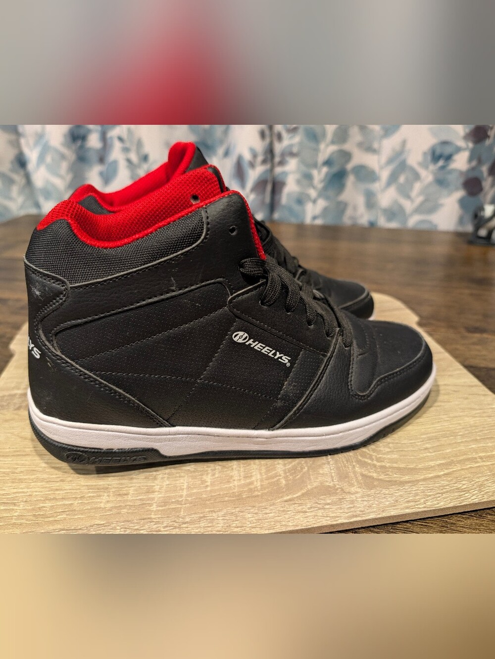Heelys Men's Black & Red High-Top Skate Sneakers